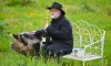 Terry-Pratchett-and-a-pig-008.jpg